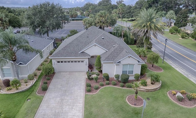 Virginia Trace House | Designer 3 bedroom high-end home with walking distance to Lake Sumter Landing