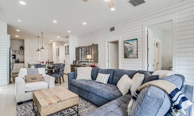 Cinnamon Shore Condo | Designer Cinnamon Shore Condo w/Charm+Easy Access to Countless Amenities!
