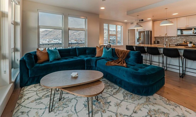 Downtown Salt Lake City Apartment | Designer NEW 2BD 2BA Pool/Htub/Gym/Bowling
