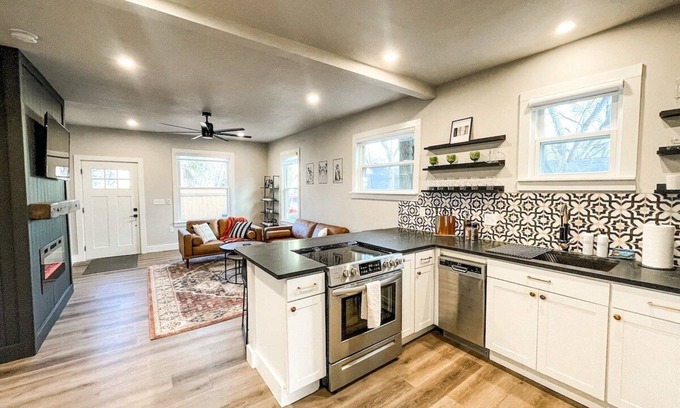 Colorado Springs House | Designer Retreat | walk to brewery & cafés