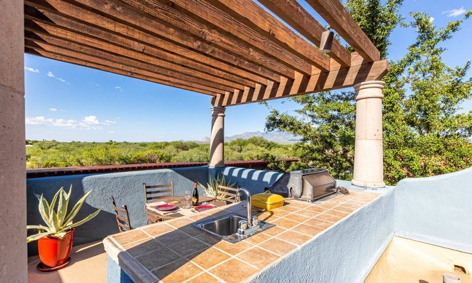 Tumacacori Condo | Designer Tubac AZ townhome - Panoramic Mountain Views
