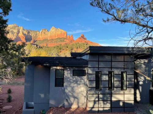 Uptown Sedona House | Designer View Villa-rooftop 360 View Deck-hot Tub