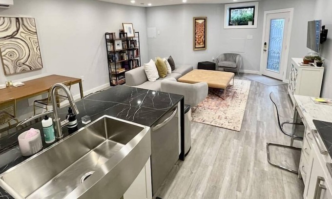 Bloomingdale Apartment | Designers Dream Apt ~ Skyline Views via Roofdeck!