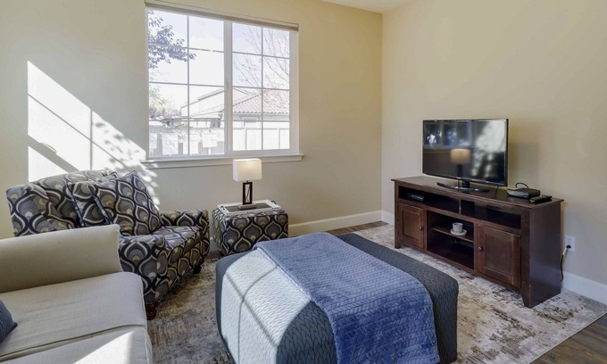 Reno Apartment | Desirable Reno Apartment: 15 Mi to Ski Slopes!