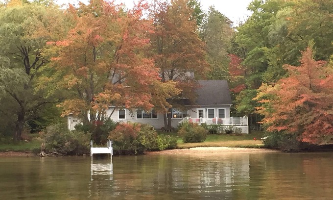 Moultonborough House | Desirable Senter Cove location