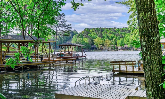 Hot Springs Village House | DeSoto Diamond - A very nicely updated two level town home on Lake DeSoto in Hot