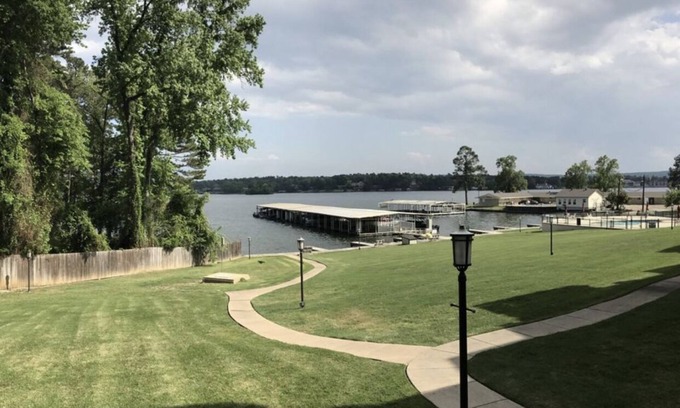 Lake Hamilton Condo | Destination for Lakefront Relaxation! Newly Remodeled! Multiple Properties!