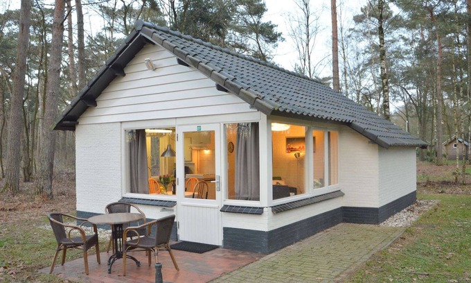 Stramproy House | detached bungalow in a nature-filled park