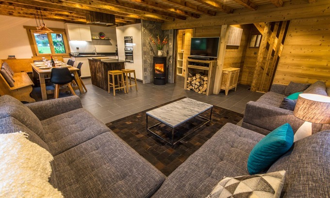Samoens Ski Chalet | Detached chalet, 4/5 bedrooms, hot tub, sauna, large flat garden, solar panels