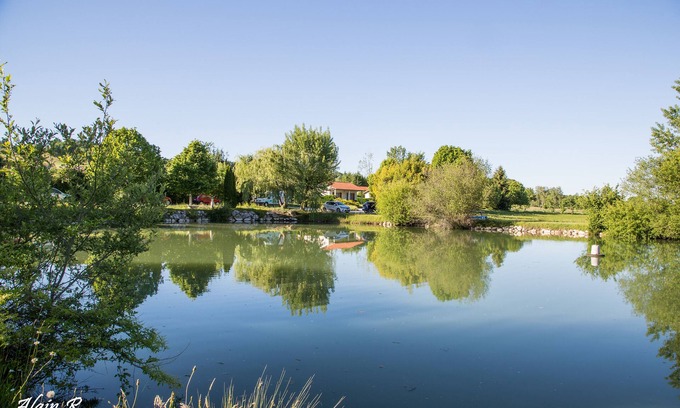 Sarrecave House | Detached chalet-style house with private garden and terrace near the lake