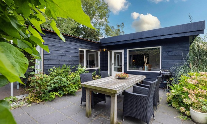Bergen House | Detached holiday home in the meadows