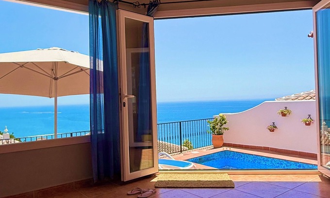 Urbanizacion Ladera del Mar Villa | Detached holiday villa with spectacular sea views, large sun terrace, A/C, WIFI