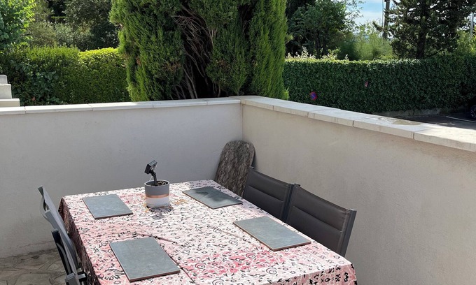 Pertuis House | Detached house 10 minutes' walk from the town center in the heart of the Luberon