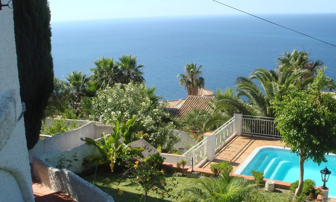 Salobrena Villa | Detached house, sep. Apartment, pool and beautiful garden