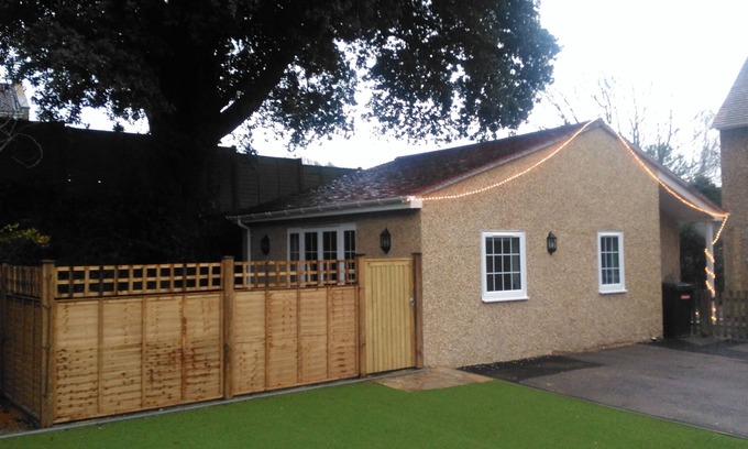 New Forest District Cottage | Detached luxurious 1 bed annexe, less than 5 mins walk into Milford on Sea