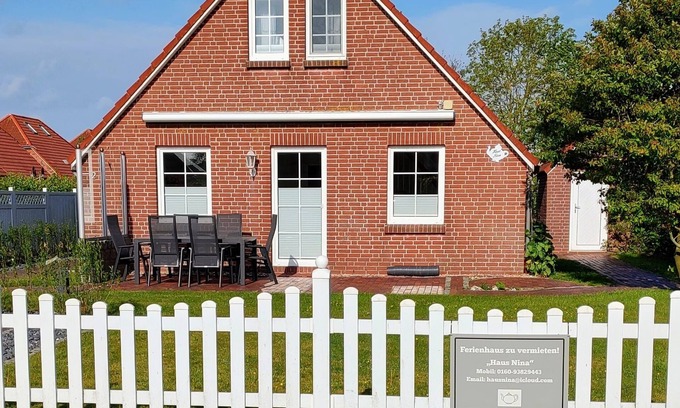 Neßmersiel House | Detached modern vacation home with large garden near the dyke!