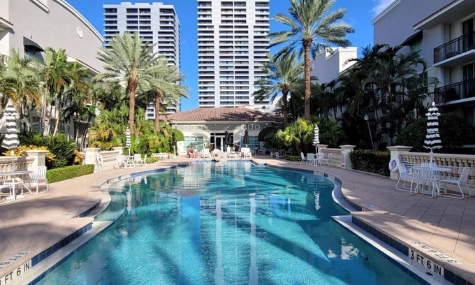 Downtown West Palm Beach Condo | "Deux Rois" aka Two Kings Luxury 2/2 + Pool. Walk to The Square + Beach!