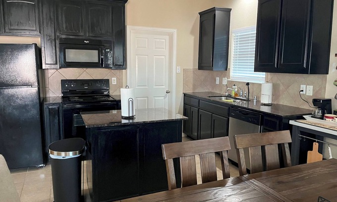 Fort Worth Apartment | DFW - Room B - One Bedroom Apartment, Sleeps 1