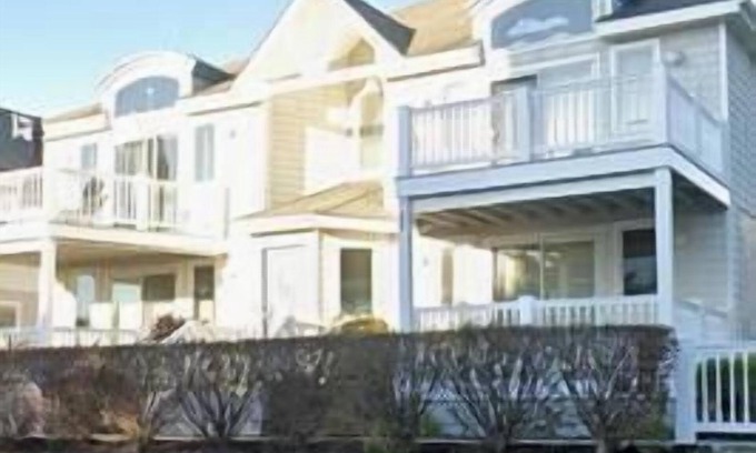 Diamond Beach Condo | Diamond Beach Condo - Pool and Private Beach