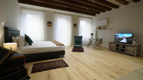 Historic Centre Apartment | Diana's luxury guest house