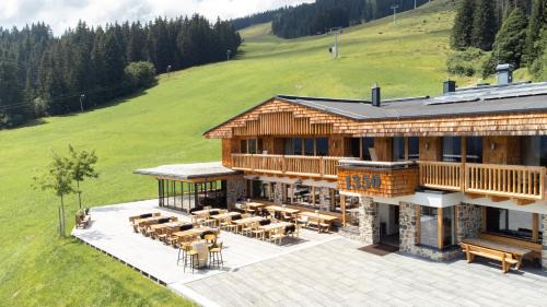 Saalbach-Hinterglemm Apartment | Die Alm 1350 - Ski-In & Ski-Out