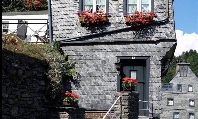 Monschau Bed & Breakfast | Die Nähkiste - 5-bed vacation apartment, shower/WC, 3 bedrooms