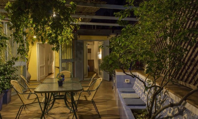 Naples City Centre Apartment | Dimora dei Giganti - a typical neapolitan terrace