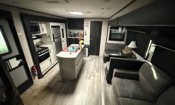 Summerhill House | Dinner Is Served! Charming Luxe Trailer w/WiFi, Heat & AC @ the Heart of Atlanta