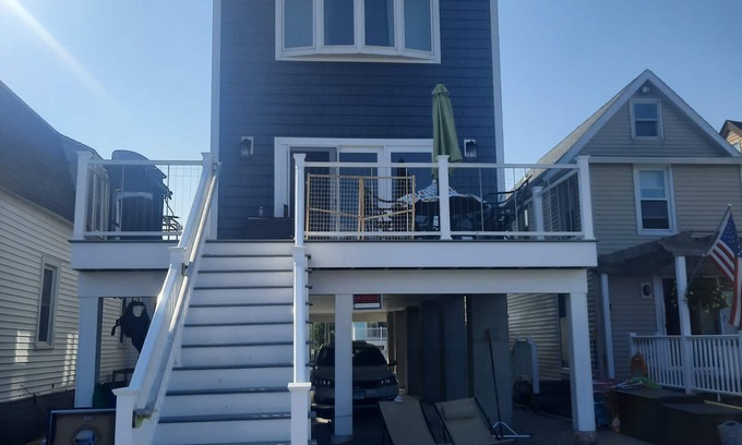 Milford House | Direct Beach Front Housen