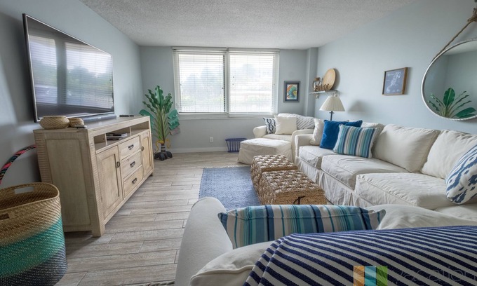 Singer Island Condo | Direct Beach Access - Poolside Coastal Condo