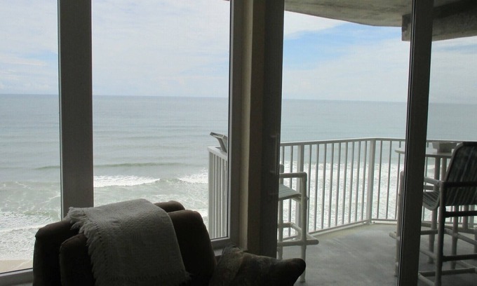Daytona Beach Shores Condo | DIRECT OCEANFRONT 2B/2B ON THE NO DRIVE BEACH GATED GARAGE