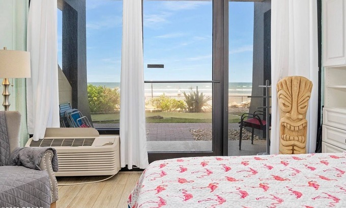 Daytona Beach Shores Apartment | Direct Ocean Front 1st Floor Studio Unit! Hawaiian Inn