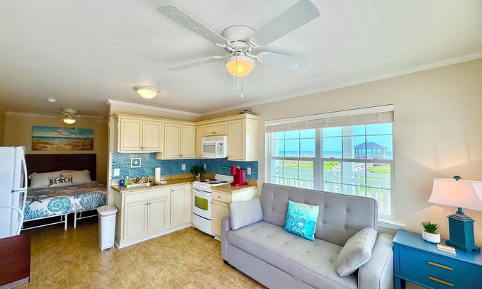Atlantic Beach Apartment | Direct Oceanfront and Sunset View with Pool and Wifi in brilliant Atlantic Beach