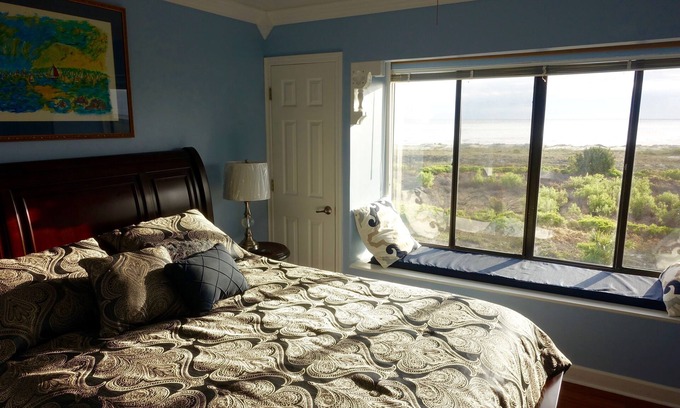 Oceanmarsh Subdivision Condo | Direct Oceanfront, 65 inch Smart TV, Fireplace