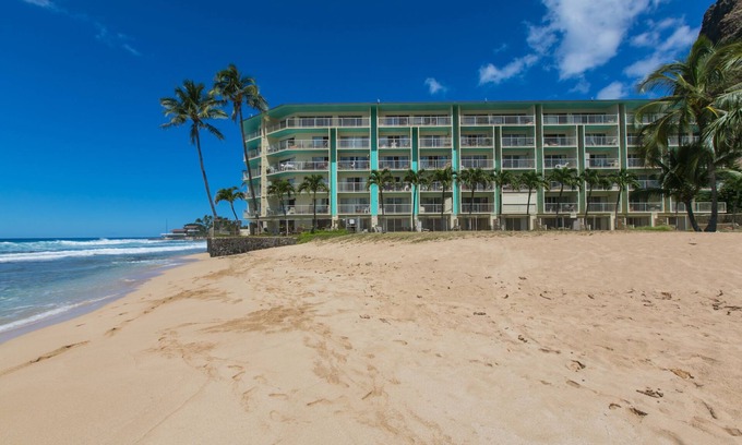 Makaha Apartment | Direct Oceanfront, Great Surfing, A/C