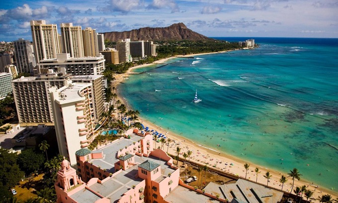 Waikiki Hotel | Direct Oceanfront in the Heart of Waikiki! Spectacular New Custom Reno!