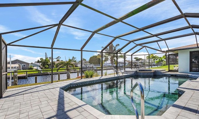 Fort Myers House | Direct Sailboat Access & Southern Exposure Heated Pool - Villa Coconut Hideaway - Roelens