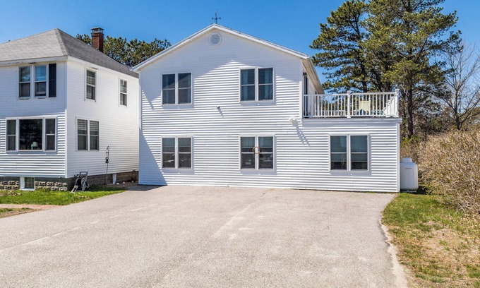 Southern Coast Apartment | Directly across the street from the beach! Charming ,one bedroom, OCEANVIEW apartment.