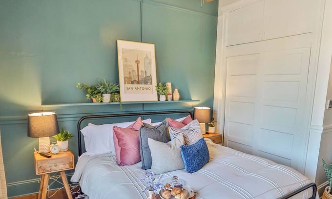 Main - Military Plaza Apartment | Directly on Riverwalk/King