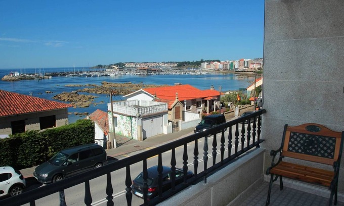 Sanxenxo Apartment | Disconnectsengalicia Mantela, marina views, 20m beach