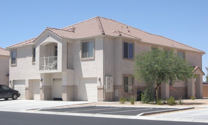 Mesquite Condo | DISCOUNTED RATES SEP - DEC! QUIET, Central location - Swimming Pool outside