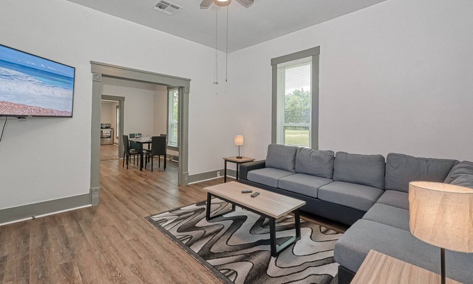 Texas City House | Discounted Stays! 4 Bd, 2Bt | Wifi | Texas City Dike