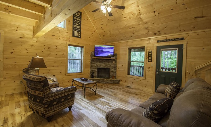 Gatlinburg - Pigeon Forge Cabin | Discover Adventure in the Smokies with this Family Friendly Oasis in the Woods