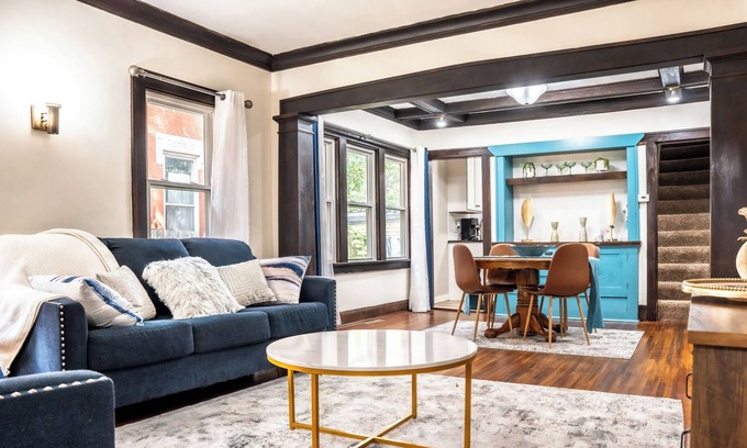Minneapolis House | Discover Comfort & Embrace Cozy Elegance! Minutes Away from Downtown Minneapolis