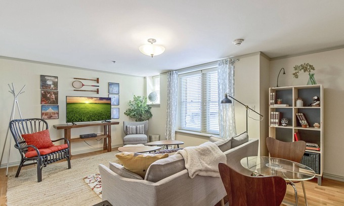 Midtown Apartment | Discover downtown charm, just a 3-min drive to the fair!