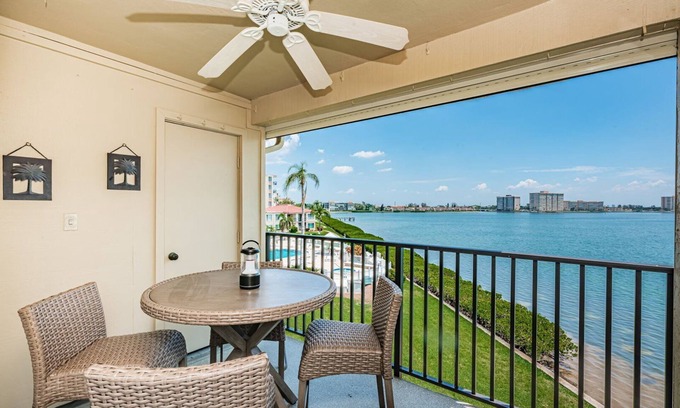 Palma del Mar House | Discover the Epitome of Waterfront Living in this Stunning condo on Isla del.