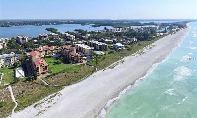 Siesta Key Apartment | Discover The Perfect Snowbird Nest on Siesta Key Minimum 30-Day Rental