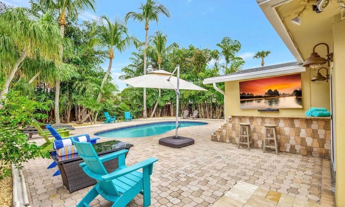 Florida North Atlantic Coast House | Discover the ultimate getaway at our stylish 3-bedroom retreat featuring 7 cozy beds, 2 modern bathrooms, a private pool, hot tub (extra fee), outdoor TV, BBQ grill, and a refreshing outdoor shower—your perfect blend of comfort, relaxation, and fun.