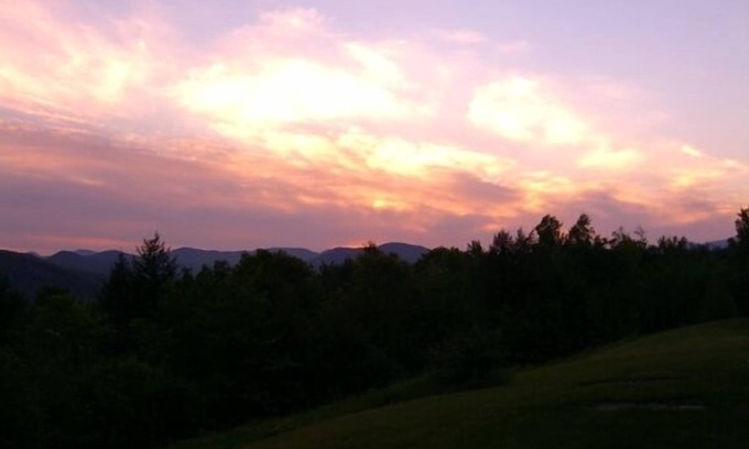 Intervale Condo | Discover this peaceful NH retreat nestled high on Mt. Surprise