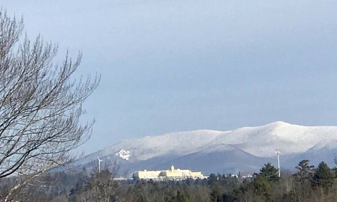 Whitefield House | Discover tranquility in the White Mountains, your perfect 3-bed retreat